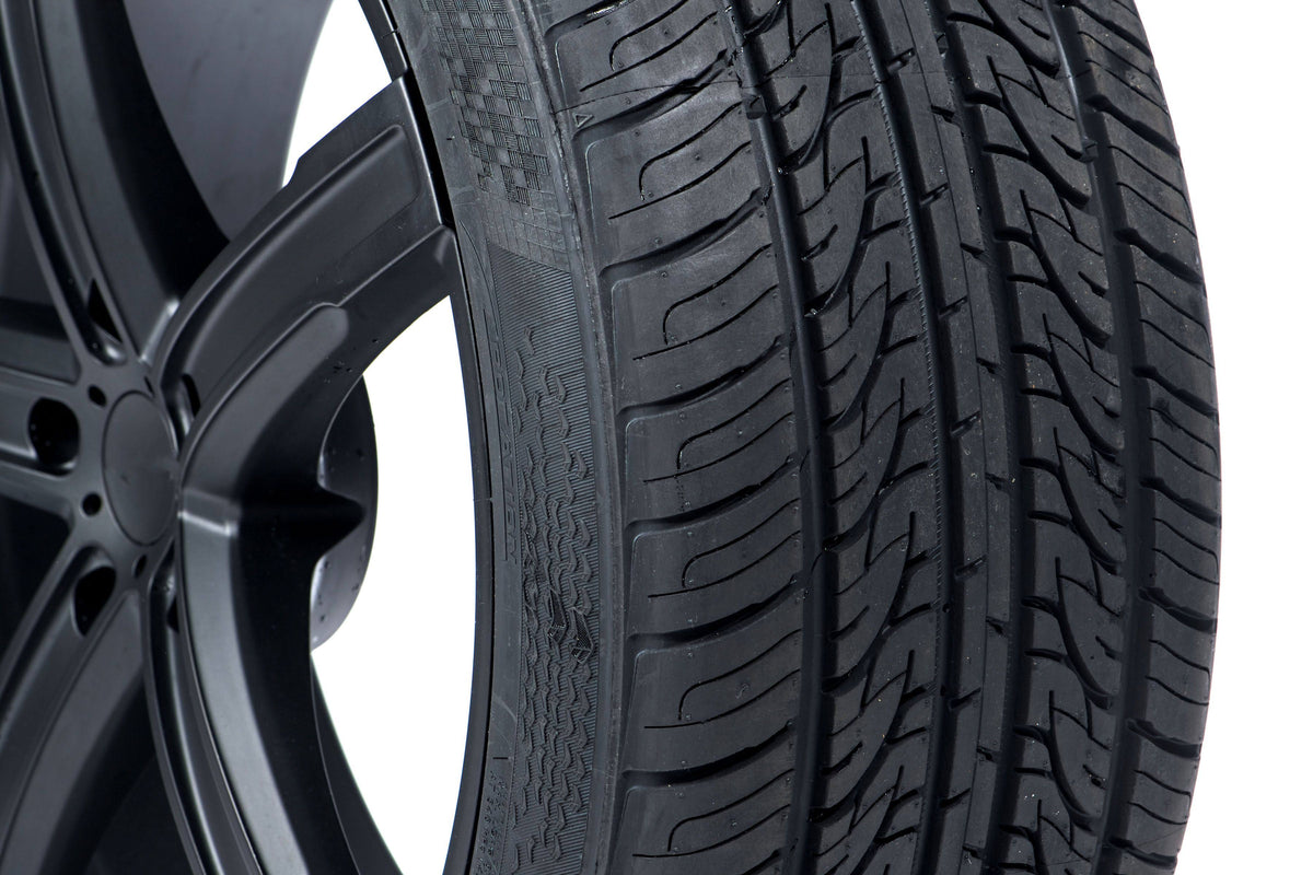 245/35R20 95W All-Season Radial Tire S947408