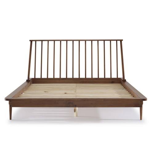 Caramel Wood Queen Spindle Bed M9413