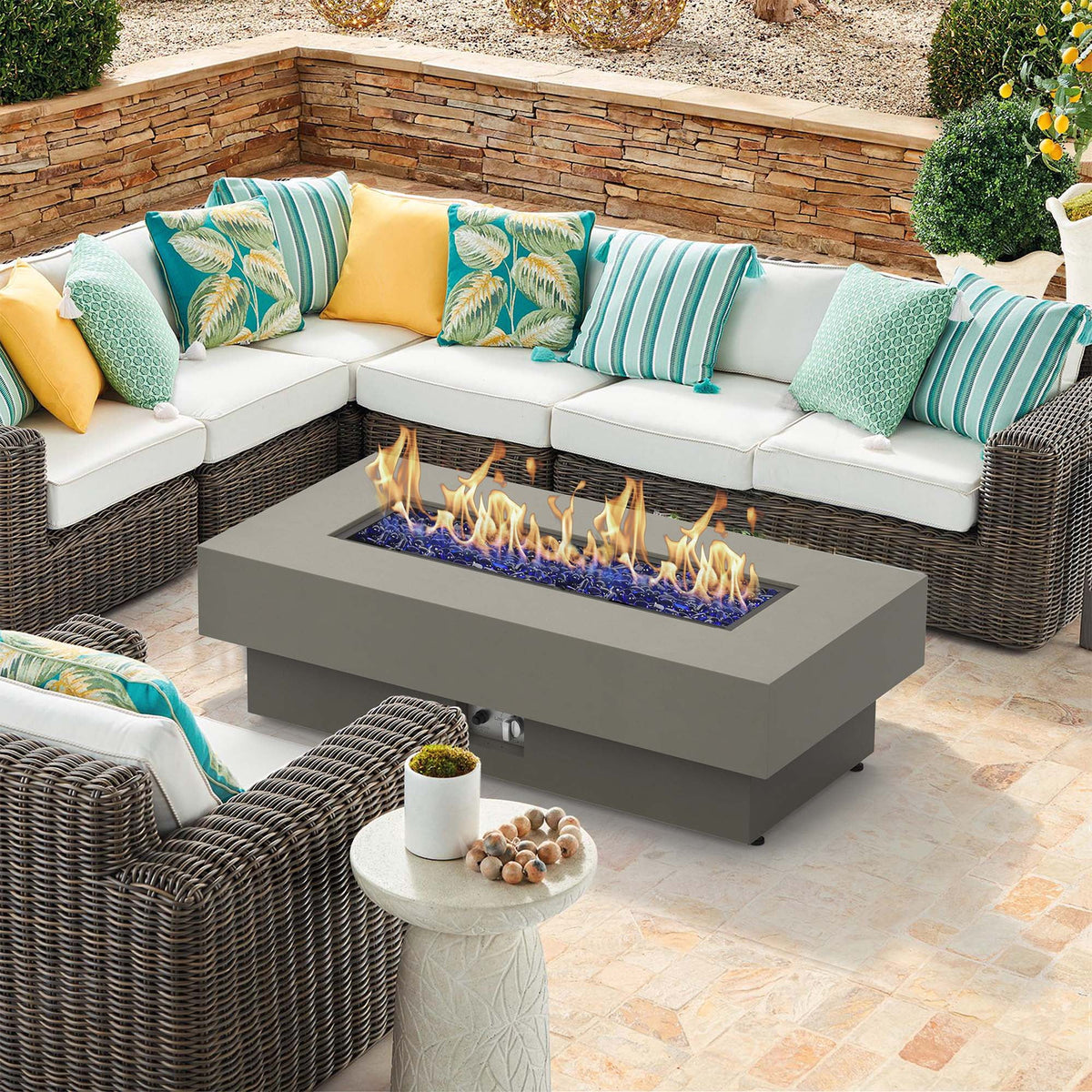 Round 50,000 BTU Gas Fire Pit Table with Lid J496997