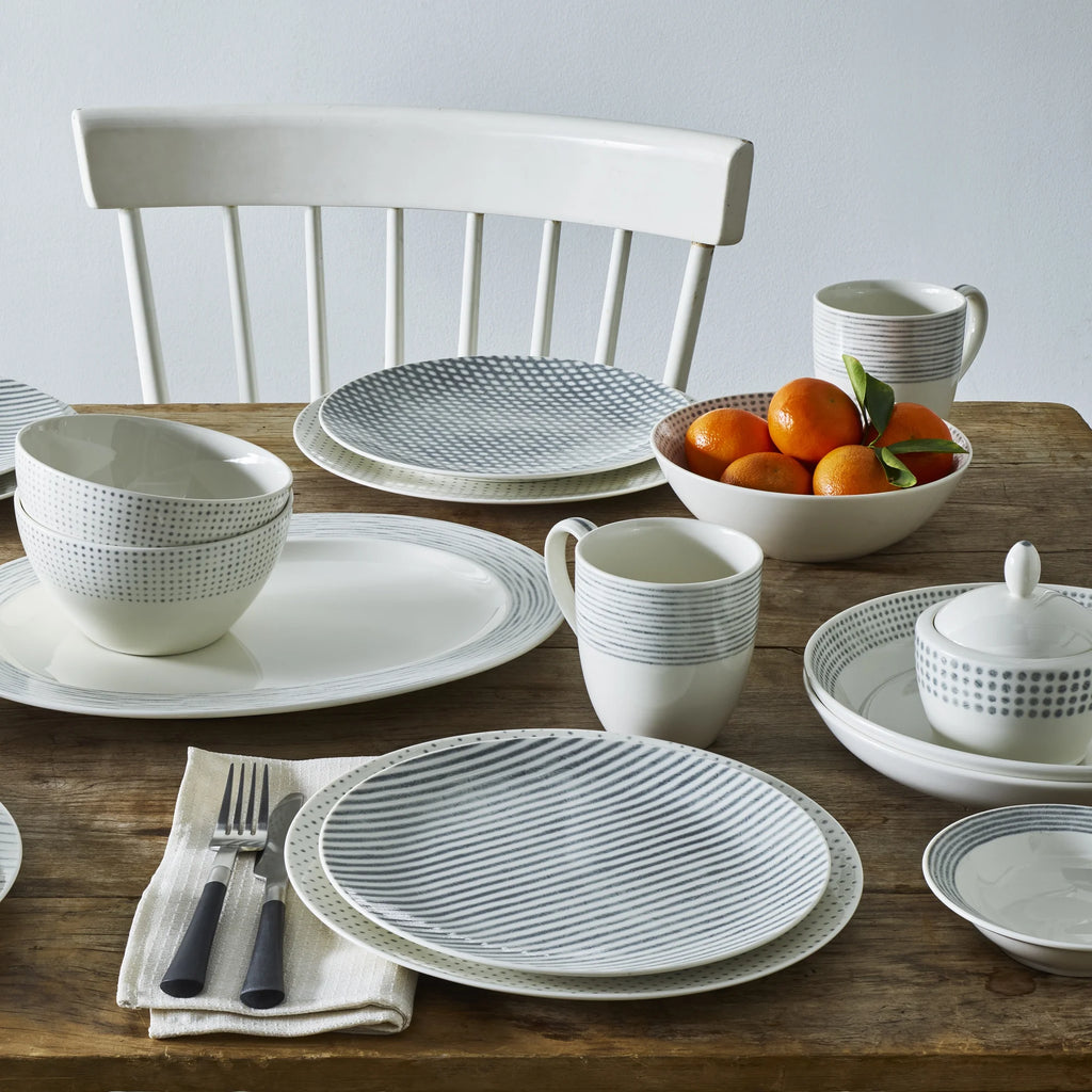 Grey Set of 4 Dinner Plates J788