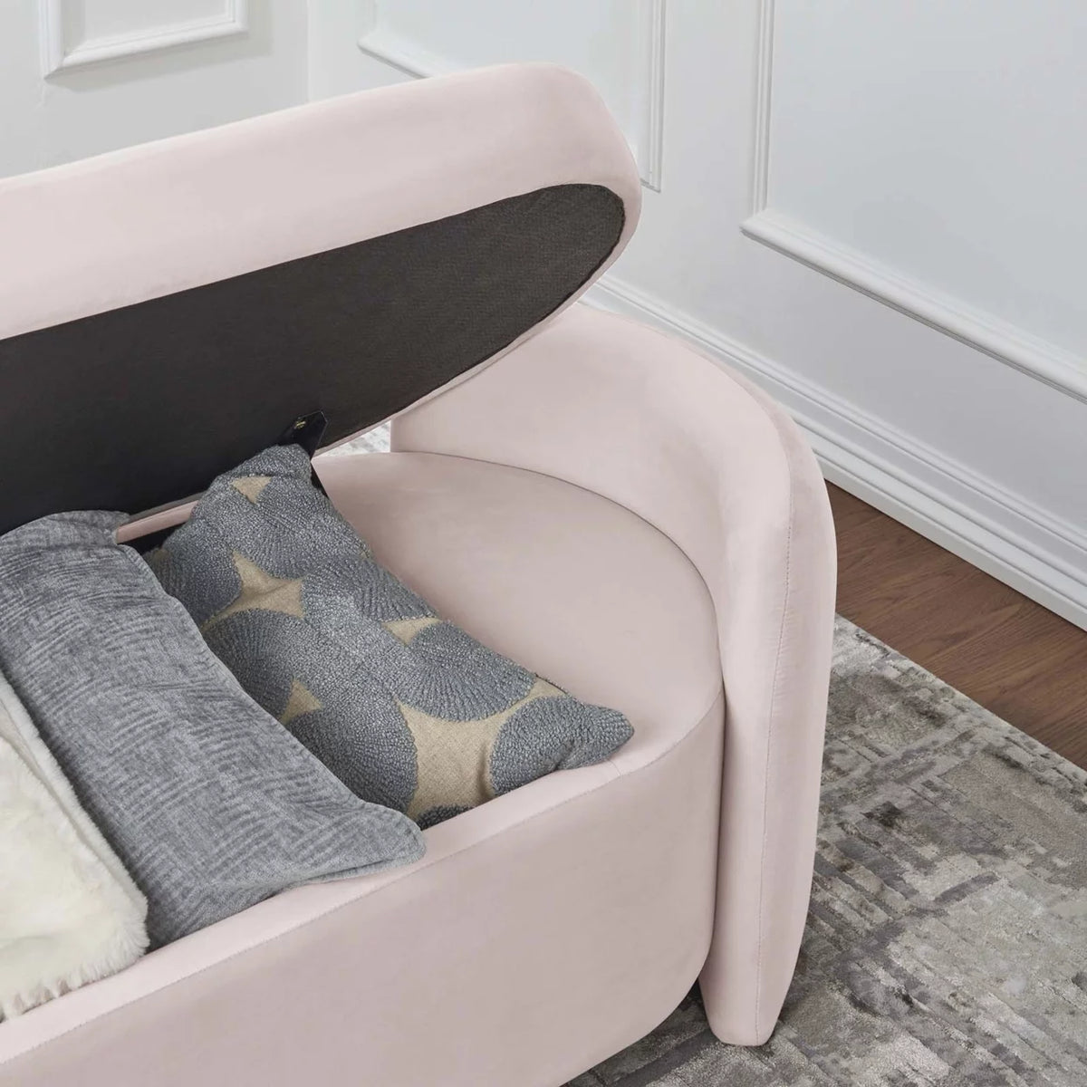 Pink Performance Velvet Bench E544237